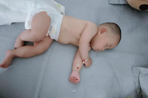 广安宝宝老打喷嚏怎么办